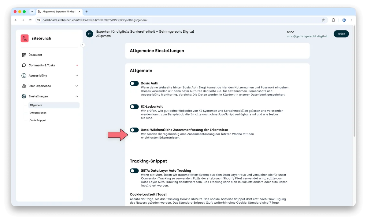 Screenshot of the general project settings: an arrow points to the toggle for the weekly summary of insights.