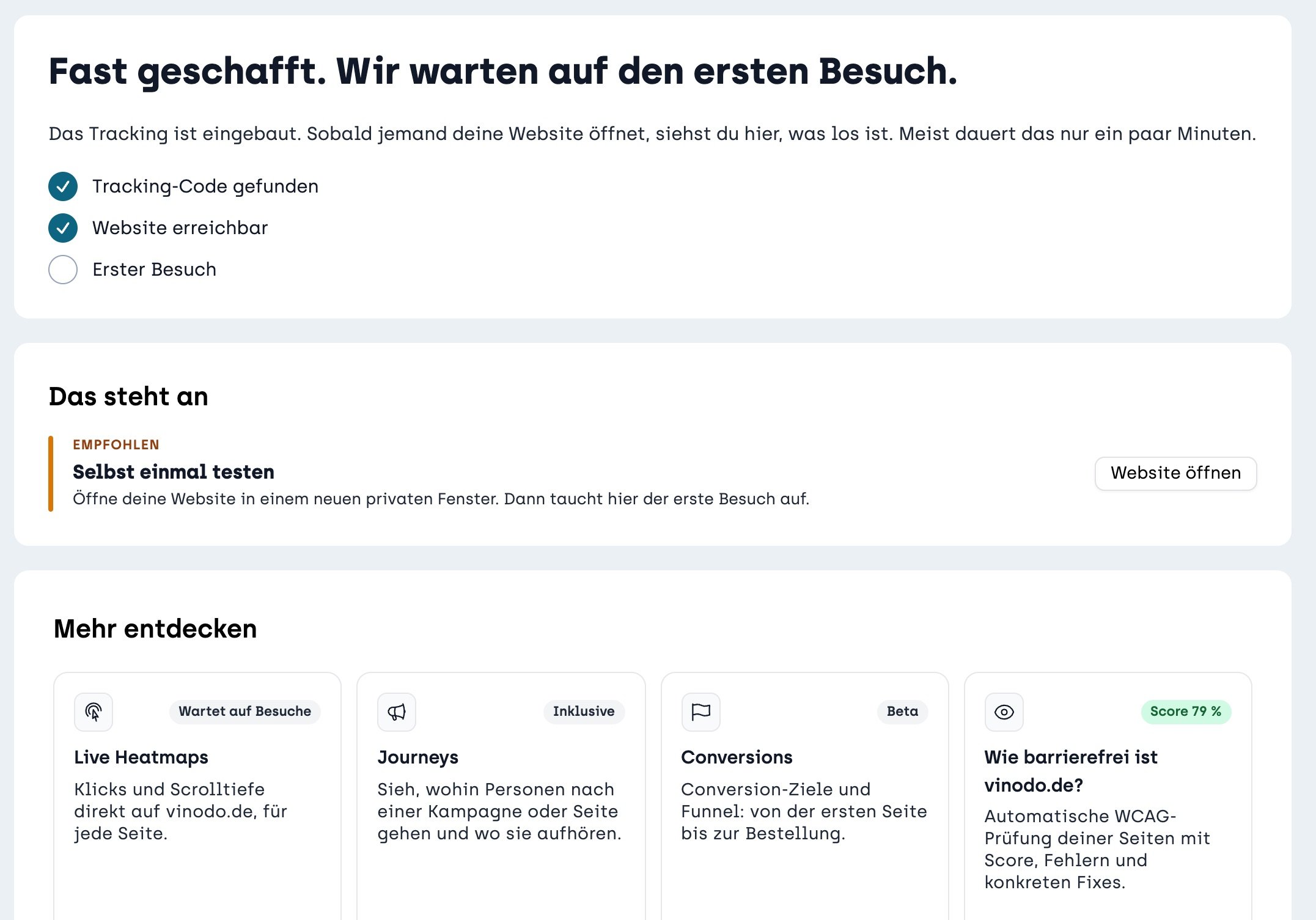 Screenshot sitebrunch: The overview with “Almost there. We are waiting for the first visit.” Tracking code found and Website reachable are ticked off, First visit is still open. Below that, the recommendation “Test it yourself”.